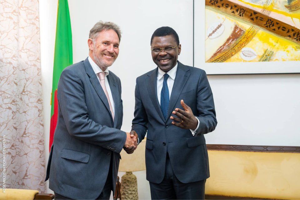 Audience à l’Assemblée nationale : Le Président Joseph DJOGBÉNOU échange avec l’ambassadeur du royaume des Pays-Bas près le Bénin