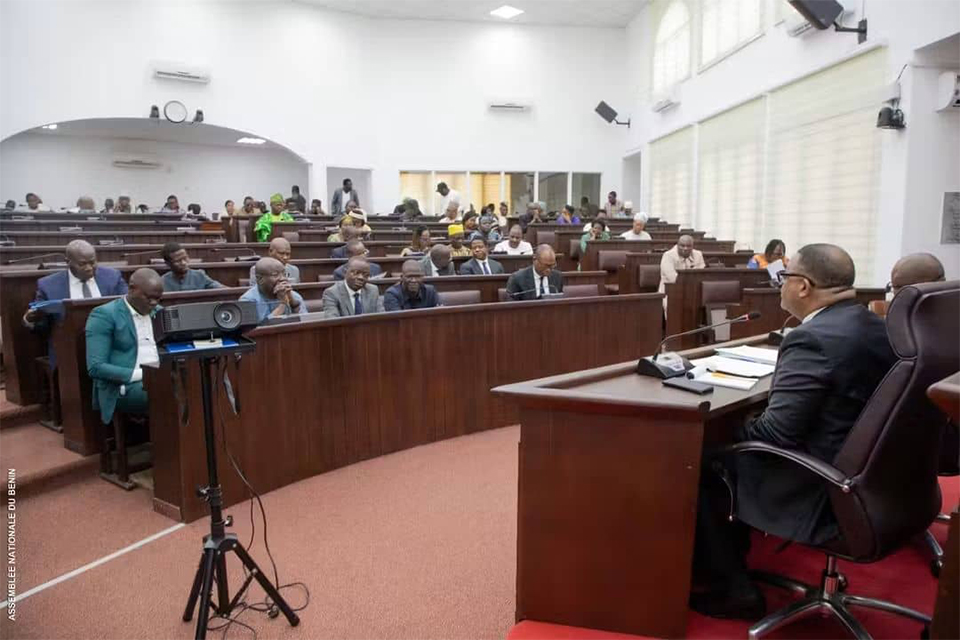 Atelier sur le Projet de loi de finances, gestion 2026 à l’Assemblée nationale : Les députés outillés avec l’appui de l’UNACEB et du PARCPOGE